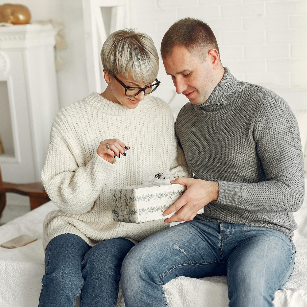 Man giving a woman a gift