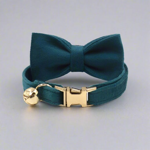 Kitten Bow Tie Collar - Soft Velvet Elegance for Your Feline Friend - PawsMartOnline Emerald / Large